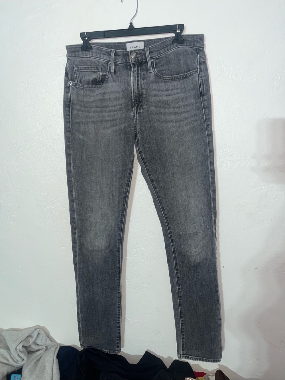 Frame Denim L’Homme Slim NOAH Men’s Organic Cotton Denim Jeans in Washed Grey